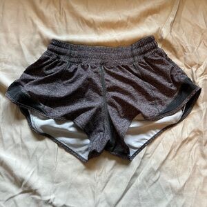 Lululemon Hotty Hot Short II 2.5”, size 4 reg